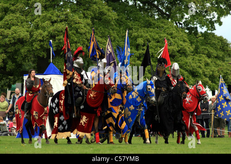 Cavalieri di medio Inghilterra dando un display durante la prova per la gestione degli eventi a Arley Hall cheshire england Foto Stock