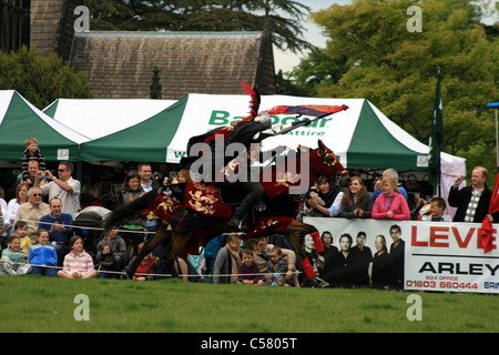 Cavalieri di medio Inghilterra dando un display durante la prova per la gestione degli eventi a Arley Hall cheshire england Foto Stock