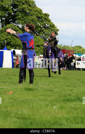 Cavalieri di medio Inghilterra dando un display durante la prova per la gestione degli eventi a Arley Hall cheshire england Foto Stock