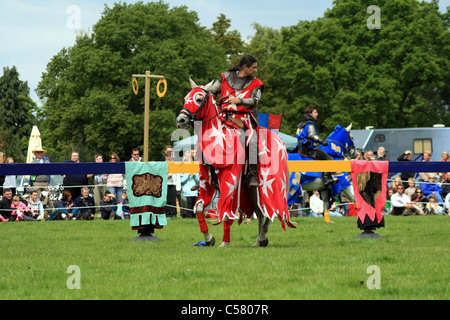 Cavalieri di medio Inghilterra dando un display durante la prova per la gestione degli eventi a Arley Hall cheshire england Foto Stock