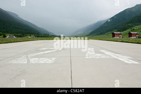 Vallese, Ulrichen, aeroporto militare, airfield, Svizzera, Europa, pista e strada di avvio Foto Stock