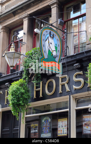 L'Horseshoe Bar a Drury Street Glasgow Scozia ha il Bar più lungo in Gran Bretagna Foto Stock