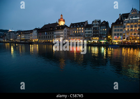 Musicista vestito con costumi che evocano harry potter a Lucerna il  carnevale, Svizzera Foto stock - Alamy