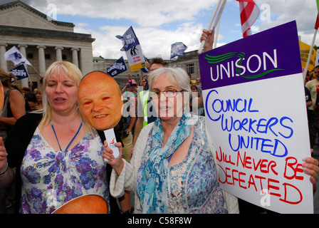 Settore pubblico lavoratori di servizio al rally di Southampton in sciopero giorno di campagna contro Consiglio di Southampton e settore pubblico dei tagli Foto Stock