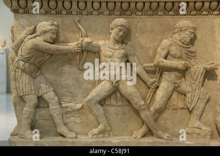 Sarcofago attico (II secolo). Pentelic marble. Atalanta con due cacciatori. Foto Stock