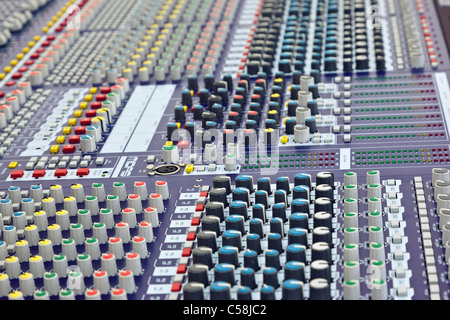 Suono miscelazione desk presso un outdoor music festival - close up Foto Stock