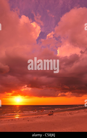 Nuvole di sabbia, Spiaggia, Tramonto, colorato, sky, Fort De Soto, Parco Statale di San Pietroburgo, Florida, Stati Uniti d'America, Stati Uniti, America, natu Foto Stock