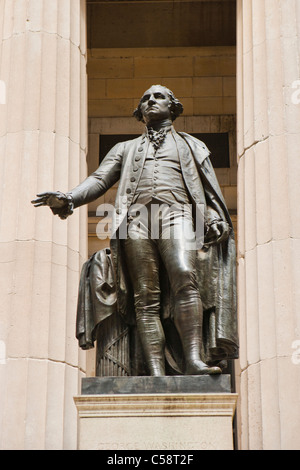 Statua di Washington nella parte anteriore del Federal Hall National Memorial Foto Stock