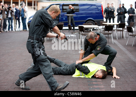 Area formazione della polizia tedesca squadre SWAT. Hostage Rescue e altre unità speciali di polizia esercitare forze di centro. Germania. Foto Stock