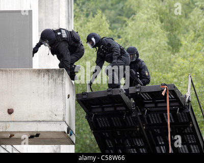 Area formazione della polizia tedesca squadre SWAT. Hostage Rescue e altre unità speciali di polizia esercitare forze di centro. Germania. Foto Stock