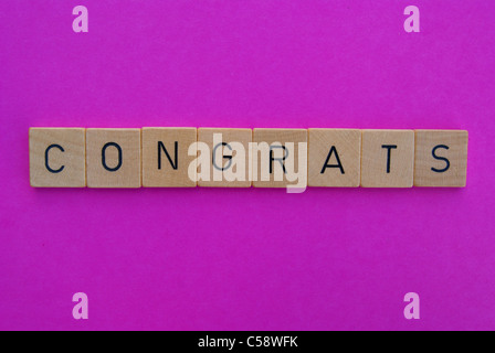 Congrats scritto con lettere di scrabble Foto Stock