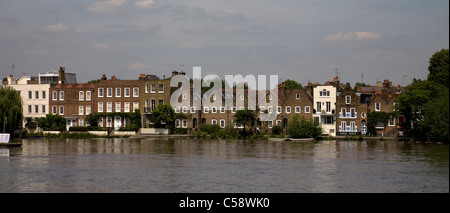 Strand sul green river thames London Inghilterra England Foto Stock