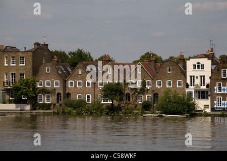 Strand sul green river thames London Inghilterra England Foto Stock