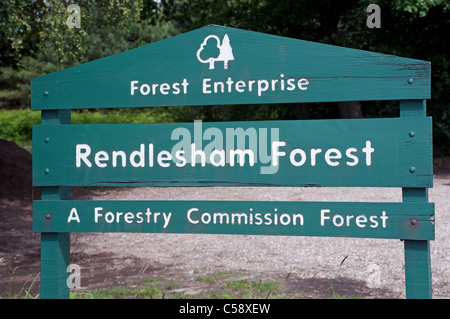 Foresta di Rendlesham segno, Suffolk, Regno Unito. Foto Stock
