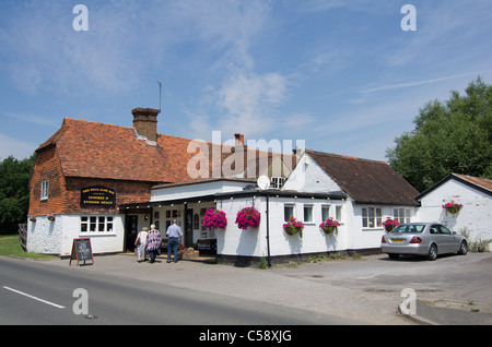 I quattro Elms Inn a quattro Elms vicino a Edenbridge nel Kent, un tipico English Country Inn Foto Stock