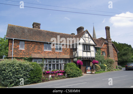 Il Re Enrico VIII V111 Inn, un tipico paese di lingua inglese pub di Hever, Kent England. Foto Stock