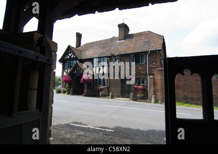 Il Re Enrico VIII V111 Inn, un tipico paese di lingua inglese pub di Hever, Kent England. Foto Stock