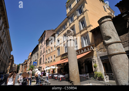 Italia, Roma, Ghetto Ebraico, via del Portico d'Ottavia Foto Stock