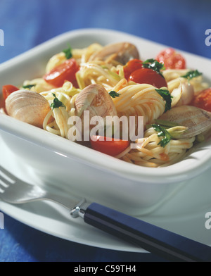 Spaghetti con le vongole gusci Foto Stock