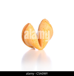 Fortune cookie isolate su sfondo bianco Foto Stock