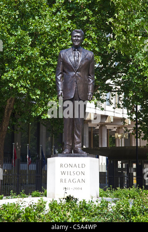 Londra, Grosvenor Square Statua di Ronald Reagan all'ambasciata americana a luglio 2011 Foto Stock