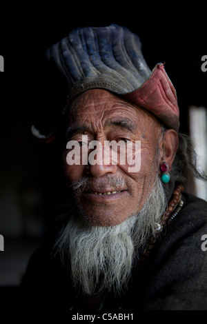 Sonan è di casa in Basgo dove l'Alleanza delle Donne del Ladakh sono oggi in possesso di una sessione di tessitura. Foto Stock