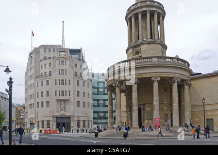 Broadcasting House e tutte anima la Chiesa Langham Place London Inghilterra England Foto Stock