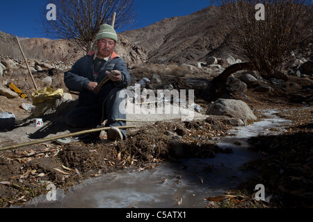 Ghiacciaio artificiale progetto in Nang. Ci sono dieci progetti simili nella regione di portare acqua ai villaggi locali. Foto Stock