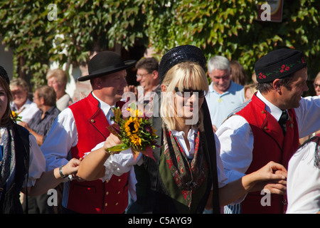 Trachtengruppe, Festumzug, Erntedankfest und Weinfest, Schwarzwald, persone a Harvest Festival la Giornata del Ringraziamento, Foresta Nera Foto Stock