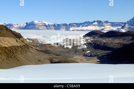 Vista dall'alto ghiacciaio Taylor guardando a nord verso l'Entroterra Fortini, Asgard gamma, McMurdo aride vallate, Antartide Foto Stock