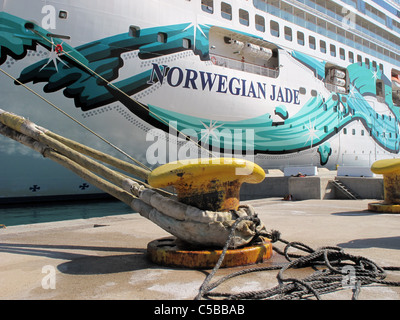 Nave da crociera ormeggiata in Grecia Jade norvegese Foto Stock