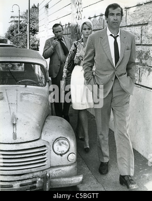 JANE FONDA con Roger Vadim (in bicchieri) in Italia circa 1966 Foto Stock