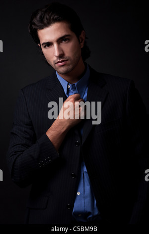 Ritratto di giovane uomo d affari che indossa giacche Foto Stock