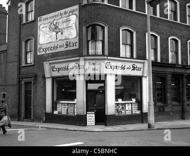 L'Express e giornale di star office in Roma Anagnina West Midlands nel 1958 Foto Stock