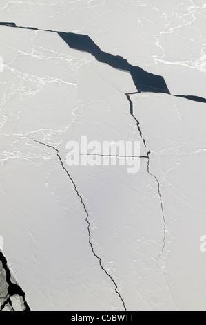 Incrinature nel mare di ghiaccio sul Mare di Ross antartide Foto Stock