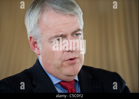 Rt. Hon Carwyn Jones sono il Primo ministro del governo gallese leader del partito laburista in Galles ed elemento di montaggio per Bridgend Foto Stock