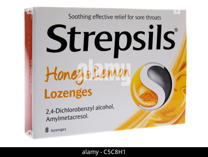 Pacchetto di gola Strepsils losanghe su sfondo bianco Foto Stock