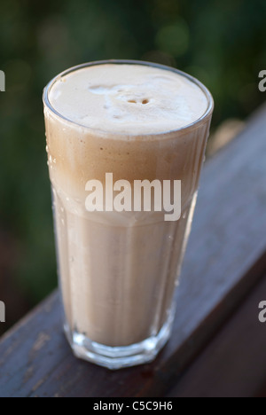 Frappé in un bicchiere grande,all'aperto Foto Stock