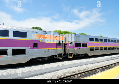 Commuter Rail treno double decker autovetture sui binari della ferrovia, STATI UNITI D'AMERICA. Foto Stock