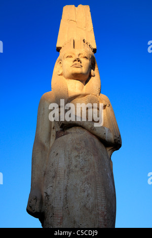 Statua di Meryetamun, figlia di Ramses II (XIII secolo BC), Akhmin, vicino a Sohag, Egitto Foto Stock