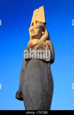 Statua di Meryetamun, figlia di Ramses II (XIII secolo BC), Akhmin, vicino a Sohag, Egitto Foto Stock