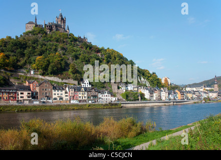 ICochem Imperial Castle (Reichsburg), punto di riferimento di Cochem, Mosella, Renania-Palatinato, Germania, Europa Foto Stock