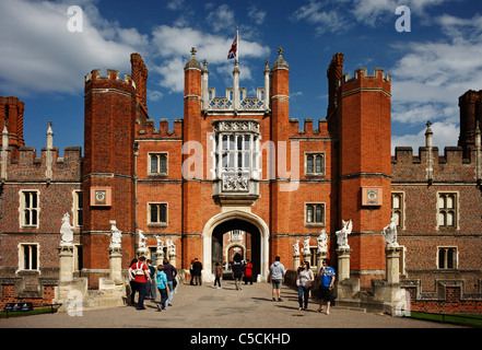 Hampton Court Palace, grande gatehouse. Foto Stock