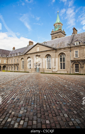 Vista del cortile interno al Museo Irlandese di Arte Moderna, Dublino, Irlanda. Foto Stock