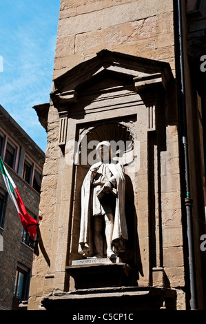 La statua di Giovanni Villani nella Loggia del Mercato Nuovo, Firenze, Italia Foto Stock