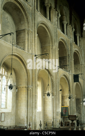 Binham Priory Chiesa, Norfolk, Norman navata navate inglese priorati interior interni di chiese Chiesa Inghilterra portici arcade Foto Stock