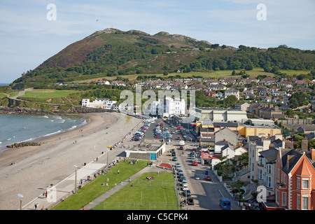 Vista in elevazione della parte sud della città balneare di Bray, Co Wicklow, guardando verso la testa di Bray Foto Stock