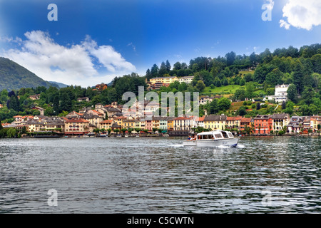 Vista città Orta in Piemonte, Italia Foto Stock