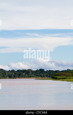 Vista del fiume di Madre de Dios, Tambopata National Park, Perù Foto Stock