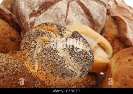 Vari tipi di pane fresco e panini e focaccine Foto Stock